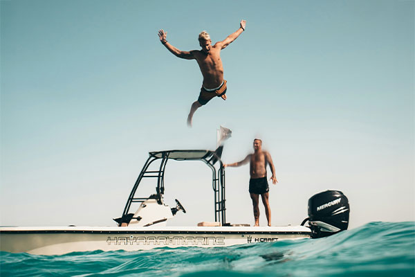 X-PLR App - Travelers connecting